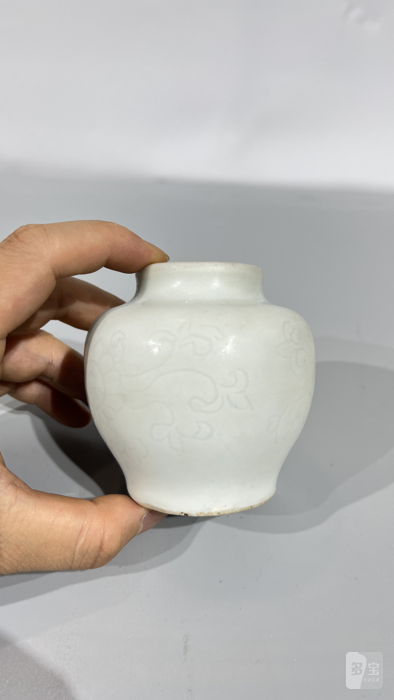明早期 甜白釉暗刻花卉纹罐 - 图3
